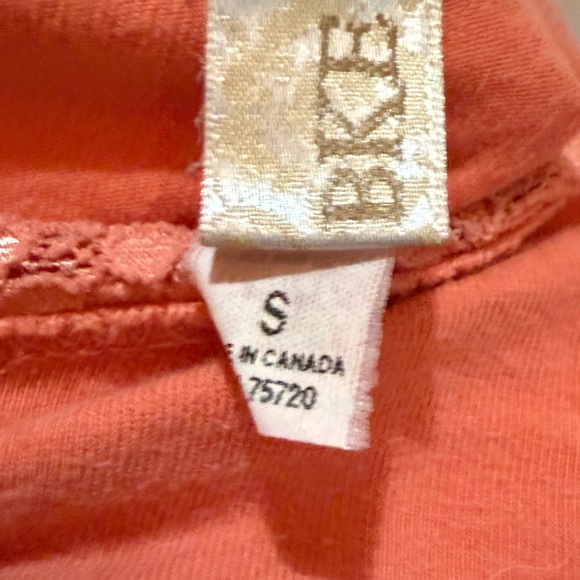 BKE Coral Lace Accent Top - Picture 4 of 5